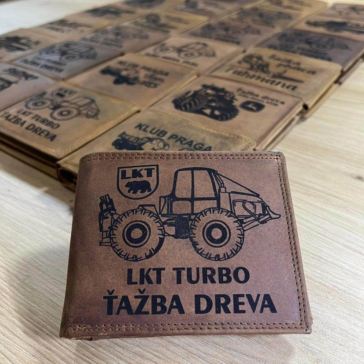 Pánska peňaženka vzor LKT TURBO ŤAŽBA DREVA
