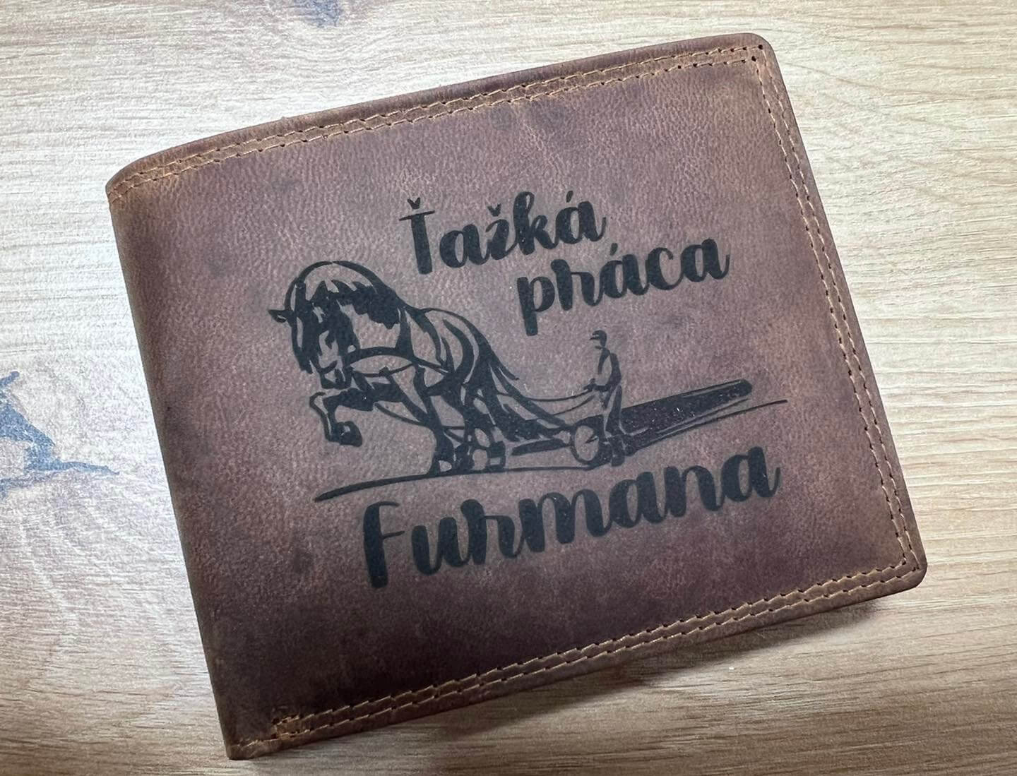 Pánska peňaženka vzor ŤAŽKÁ PRÁCA FURMANA - pohľad 2